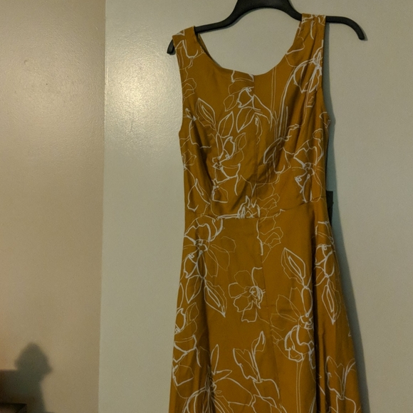 Gold dress - Picture 4 of 4